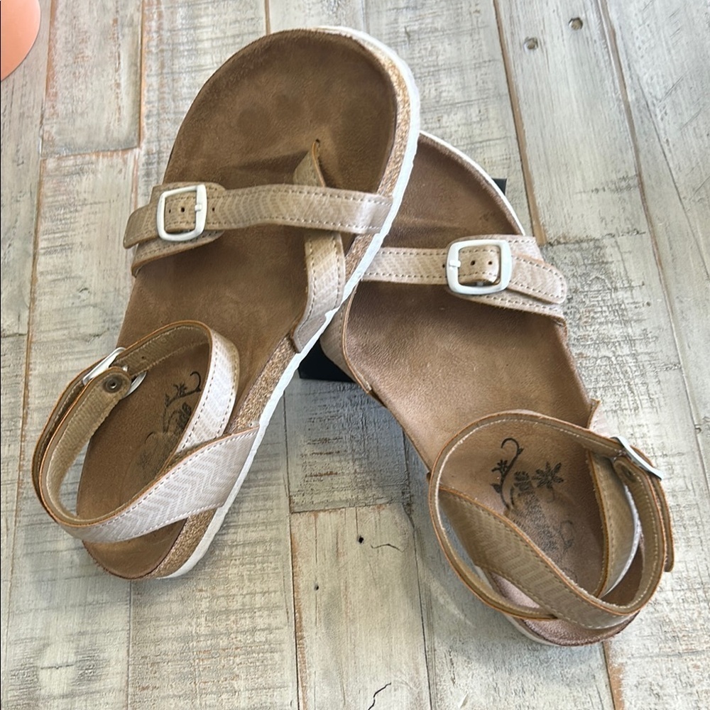 NORTHSIDE WOMENS, ANKLE STAP, COMFORTABLE SANDAL, TAN, SIZE 8